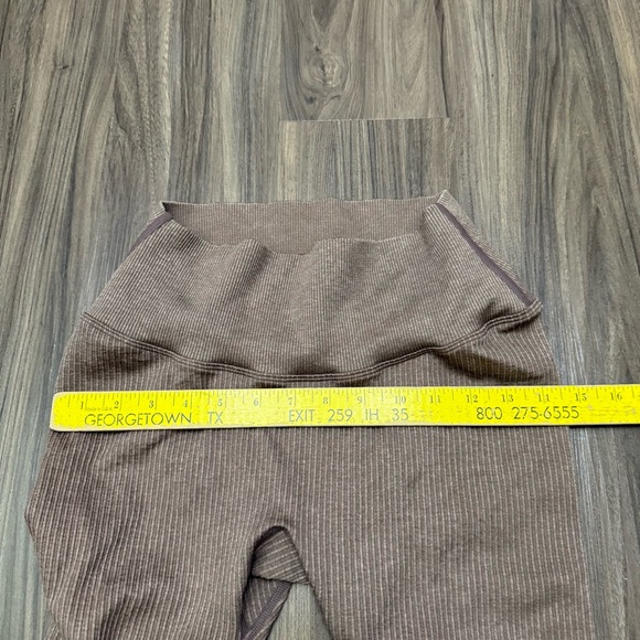 Balance Athletica women sz M “The Channel Pant” cropped leggings - Picture 5 of 8